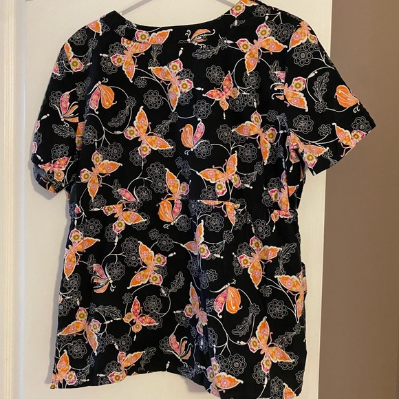 Peaches Uniforms Tops - Black w/orange butterfly print scrub top. XL elastic waist front pockets.